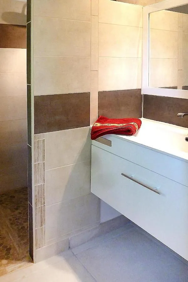 Charming Holiday Home With Garden And Private Pool, Puymeras 0*,  France